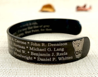 Individuell eingraviertes Gedenk-Militärarmband - Militärschwarze Edelstahl-Manschette - Ehren Sie die Gefallenen - KIA Armband - Verlust des geliebten Menschen