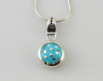 Ciondolo in argento sterling con intarsio di turchese blu, ciondolo a goccia in argento fatto a mano, ciondolo con intarsio di turchese, ciondolo rotondo a cuore con intarsio di turchese