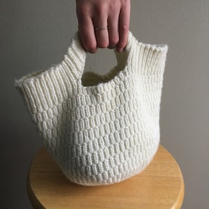 The Basket Bag | PDF Knitting Pattern | Simple beginner knitting pattern