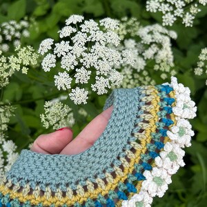 Crocheted cotton choker with water lilies