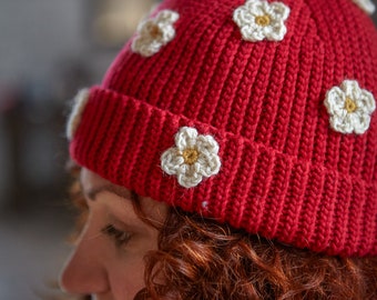 Merino wool hat with daisies