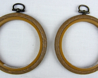 Pack of 2 small Round Woodgrain effect Flexihoops, 2 sizes available, use as embroidery hoop, frame or make Christmas decorations.