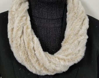 Women Toffee Beige Soft Faux Fur Necklace Infinity Scarf Magnetic Clasp Accessoire