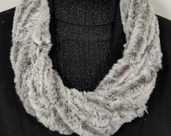 Women Solid Brown Soft Faux Fur Necklace Infinity Scarf Magnetic Clasp Accessoire