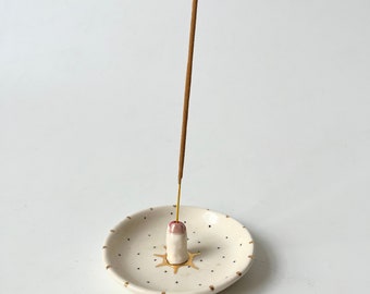 SAMPLE: little polkadot incense holder with dish with a bleeding thumb to stick the incense stick into