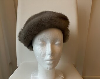 1950s Winter Hat in Caramel Brown Fur, Head Circ. 56 Cm From  display picture 3