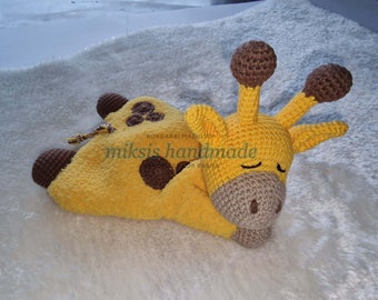 Crochet Sleepy Giraffe baby plush comforter toy, yellow/brown/beige