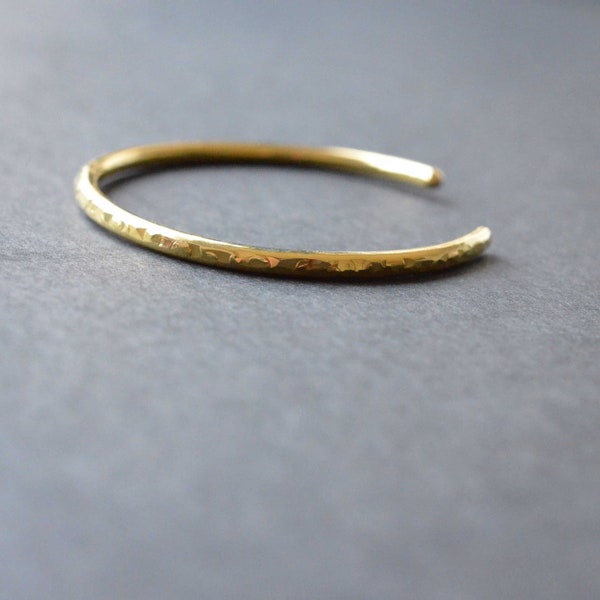 Golden hammered brass bangle - Minimalist adjustable open metal bracelet