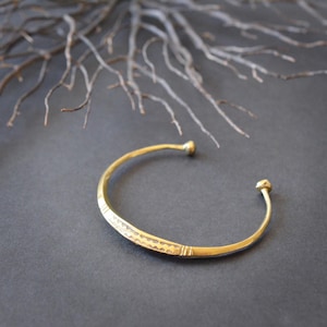 African bangle bracelet - Tuareg bronze bracelet - Ethnic engraved bangle in gold metal for men or women