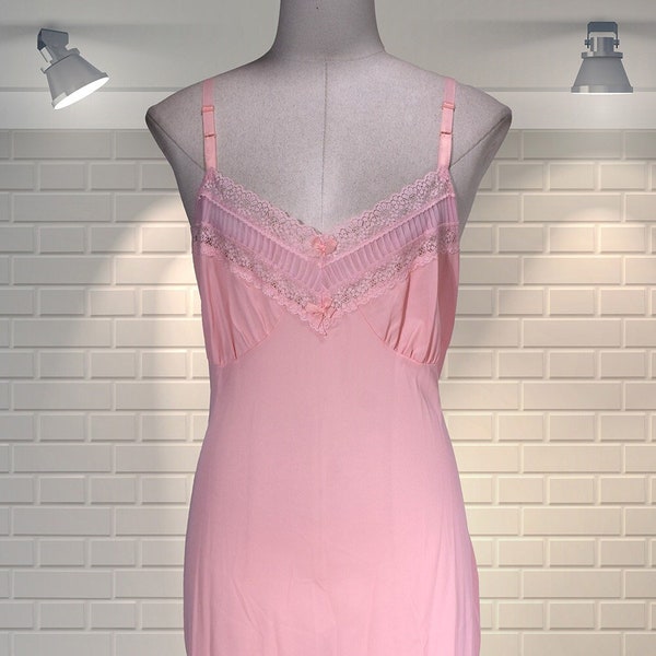 Perfect Pink Vintage 1980s Nylon & Lace Slip - Size 12