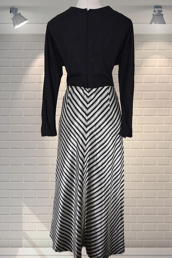 FABULOUS Original Vintage 1970s Monotone Op Art H… - image 3