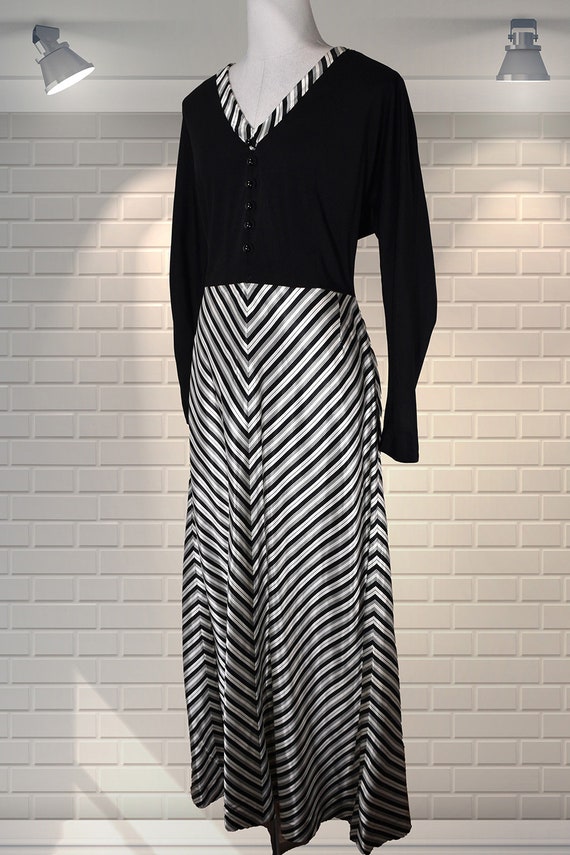 FABULOUS Original Vintage 1970s Monotone Op Art H… - image 2