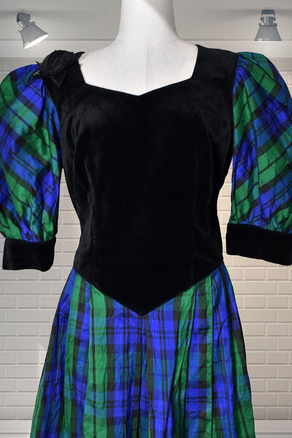 GORGEOUS Original Vintage 1980s VELVET and SILK T… - image 3