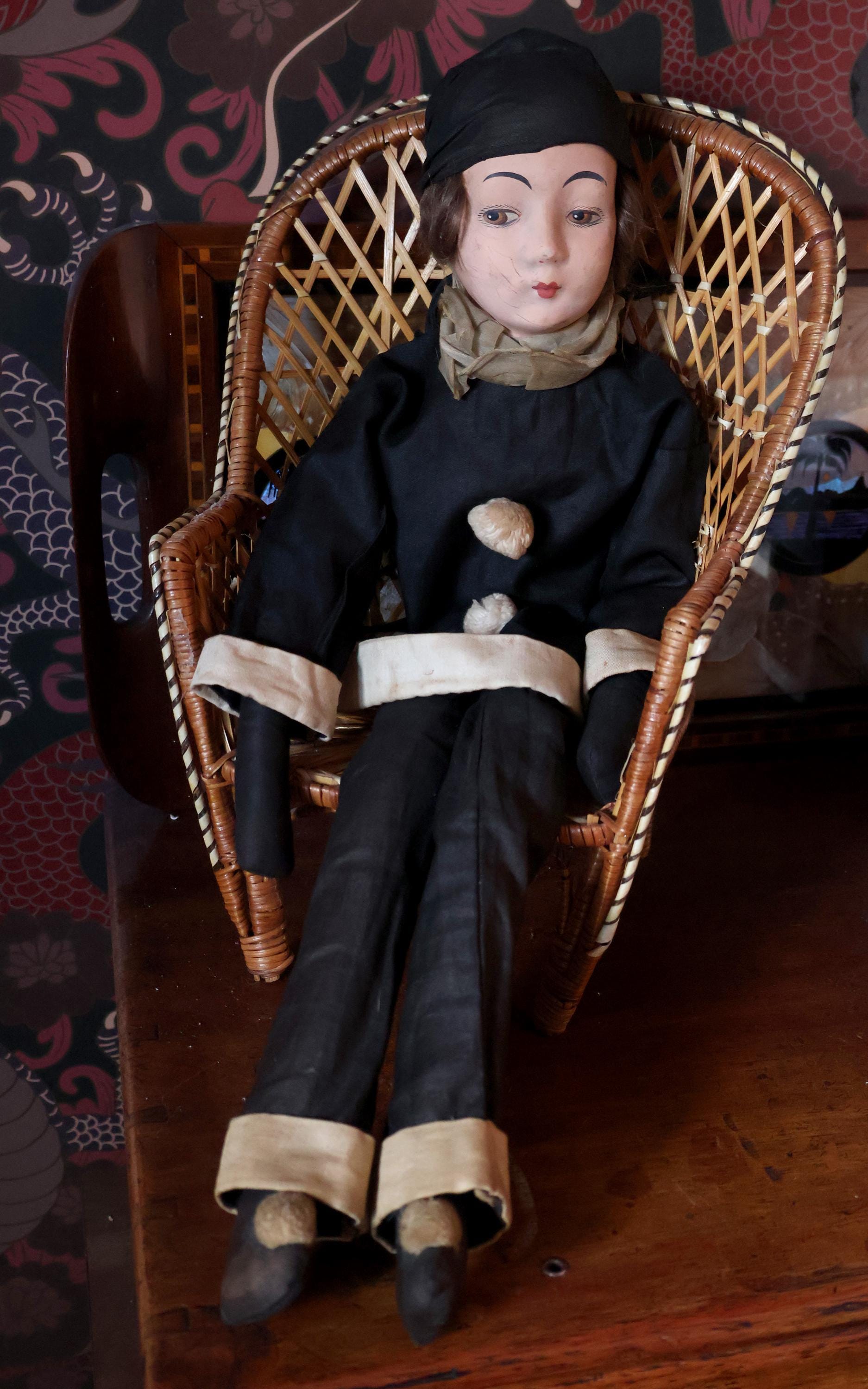 ◇◇フランスアンティーク 黒いベルベット帽子のブドワールドール