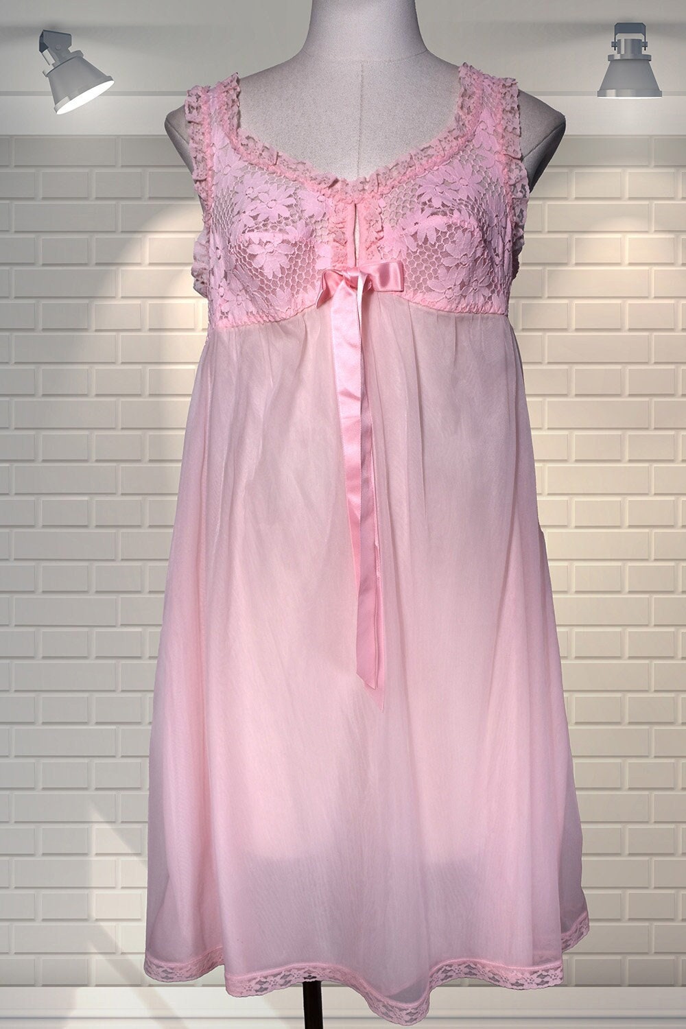Vintage Pretty Pink Babydoll Nylon Nightie Nightdress UK 12 Pointy bodice