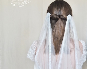 Velo de novia estilo bohemio con encaje y drapeado, de tul reciclado sostenible.