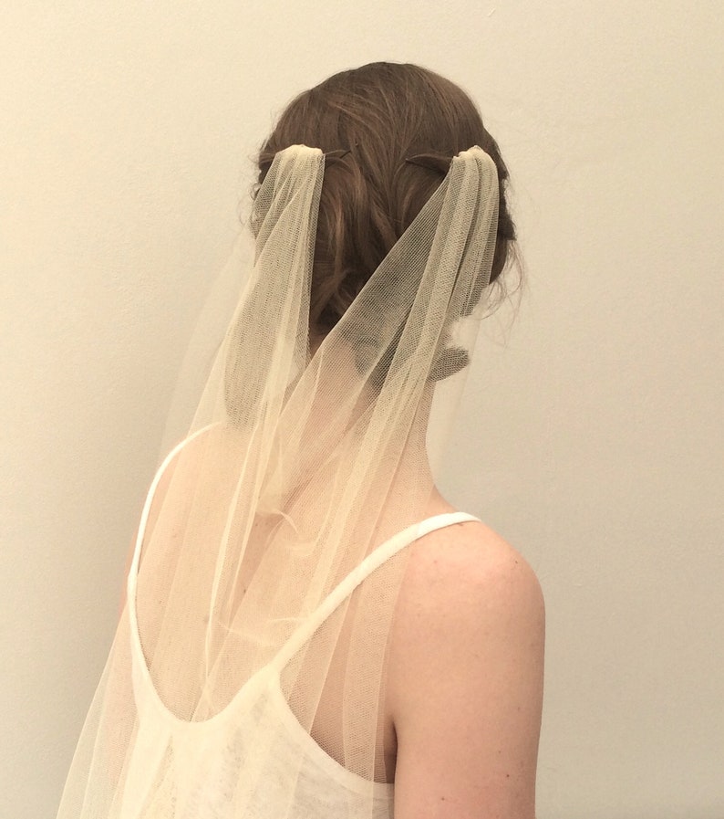 Champagne coloured wedding veil. Soft draping wedding veil made from champagne tulle zdjęcie 6