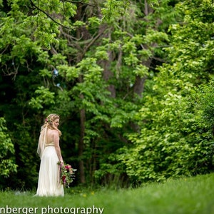 Champagne coloured wedding veil. Soft draping wedding veil made from champagne tulle zdjęcie 5