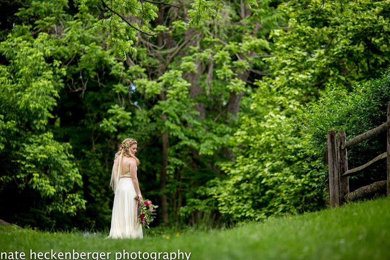 Champagne coloured wedding veil. Soft draping wedding veil made from champagne tulle zdjęcie 5