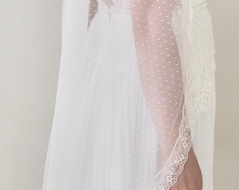 Spotty wedding veil with wide floral lace edge. Ivory wedding veil. Simple wedding veil. Lace veil. Boho bride. Classic veil. Dotty veil.