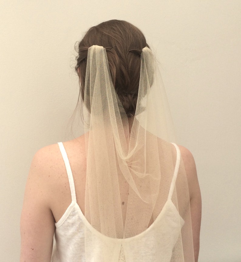 Champagne coloured wedding veil. Soft draping wedding veil made from champagne tulle zdjęcie 4