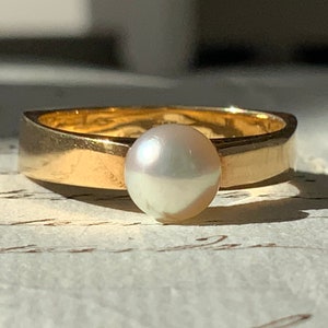 18K AKOYA PEARL RING, Size 6.5