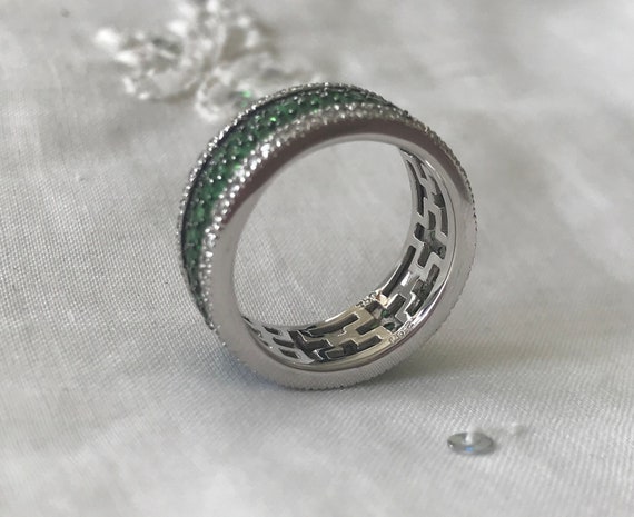 TSAVORITE Green Garnet and DIAMOND RING - image 8