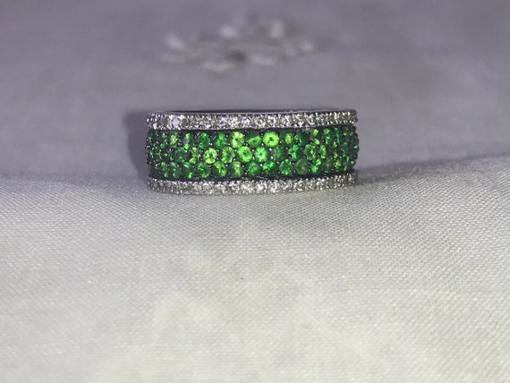 TSAVORITE Green Garnet and DIAMOND RING - image 4