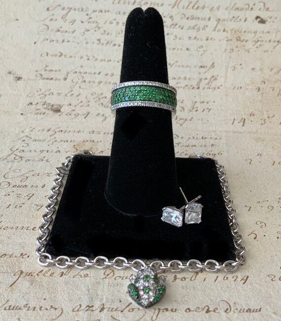 TSAVORITE Green Garnet and DIAMOND RING - image 2