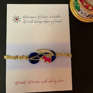 Raksha Bandhan Kartendesigner, Rakhi-Gruß mit Rakhi - 13x18 Postkarte für Bruder mit Perlen Rakhi