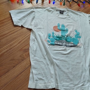Camiseta retro de cactus de Las Vegas de los 80: playera estilo suroeste pastel (XL)