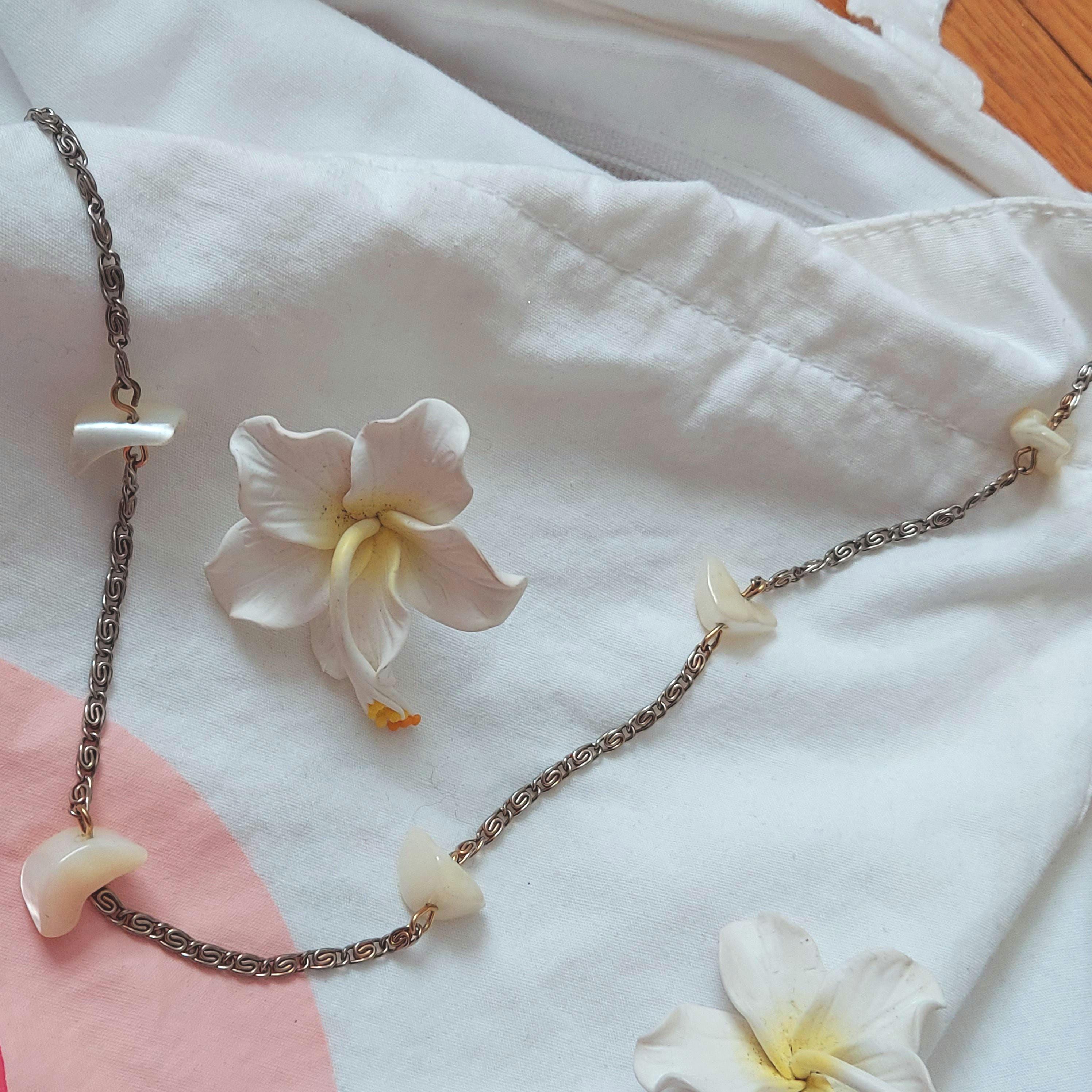 White Flower Earrings, Hibiscus | Tropical Retro 1980s