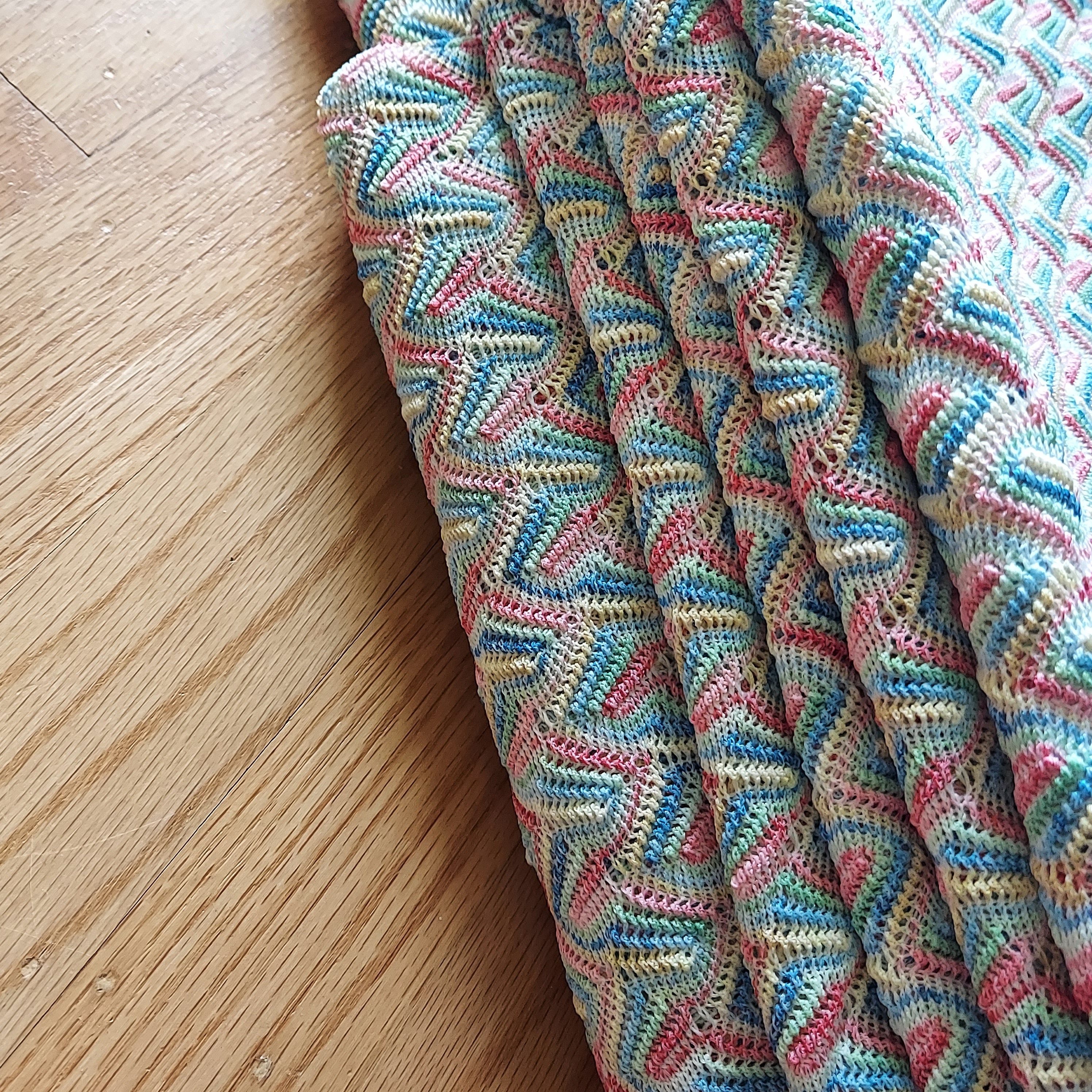 vintage USA fablic ラグ Vintage Fabric: Zig-zag Stretch Knit, Lacy Pastels | 55 X