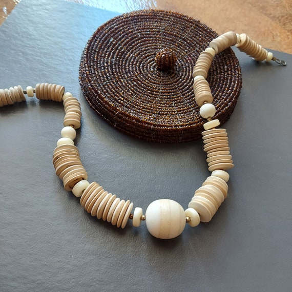 Beach Stone Necklace, Carved Shell 17.25 Inch | S… - image 2