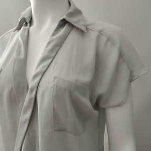 The 90s Kimono Wrap Shirt | Oyster Gray Chiffon, Drape Bodice w/ Pockets | High-Low Silhouette | Forever 21 Blouse, Size S/M Chest 38
