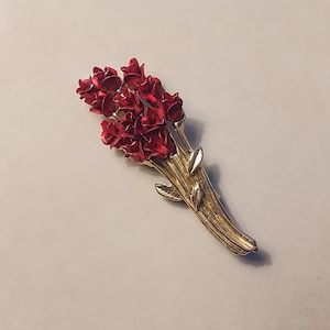 Winter Roses Pin: Metallic Red/Gold, Textured Petals & Stems | Botanical Brooch, Signed DM-97