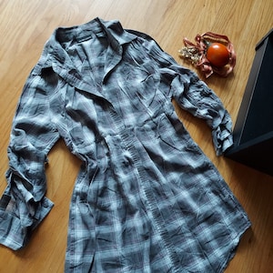 90s Gray Plaid Tunic Shirt | Ombre Windowpane, All Cotton | Cranberry, Gray, Parchment, Black | Size Small/Medium, Button Tab Sleeve