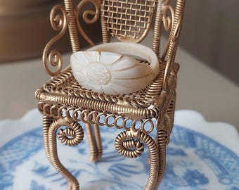 Vintage Seashell Ring: Carved Flower Tiara, Natural Pearl Color (Size 7.5)