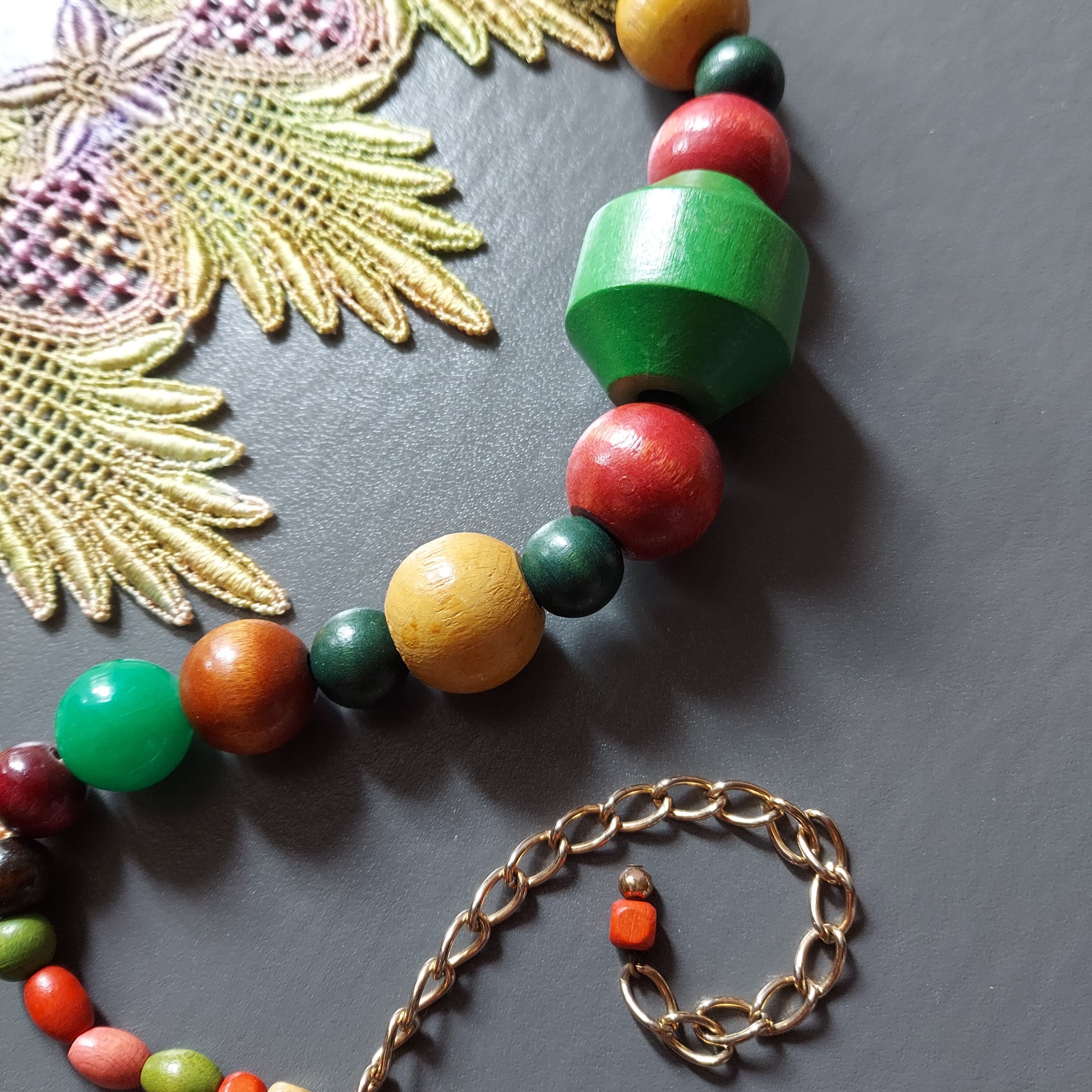 Long Collier Vintage Années 70 – Grosses Perles En Bois Et Métal – Occasion – Style Bohème Ethnique