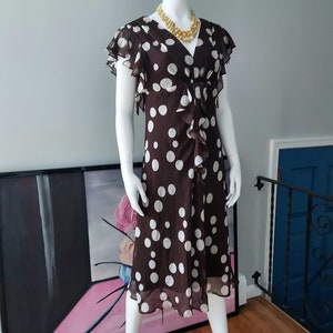 Chiffon Sweetheart Kleid, Ascot Krawatte Kakaosahne Fit & Flare, 1940er-Jahre-Look Wispy Ärmel Osterkleid Größe 8/10 ausgekleidet, seitlicher Reißverschluss Bild 1