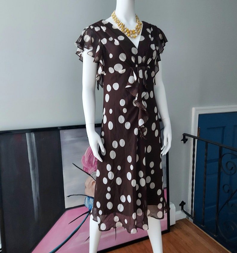 Chiffon Sweetheart Kleid, Ascot Krawatte Kakaosahne Fit & Flare, 1940er-Jahre-Look Wispy Ärmel Osterkleid Größe 8/10 ausgekleidet, seitlicher Reißverschluss Bild 1