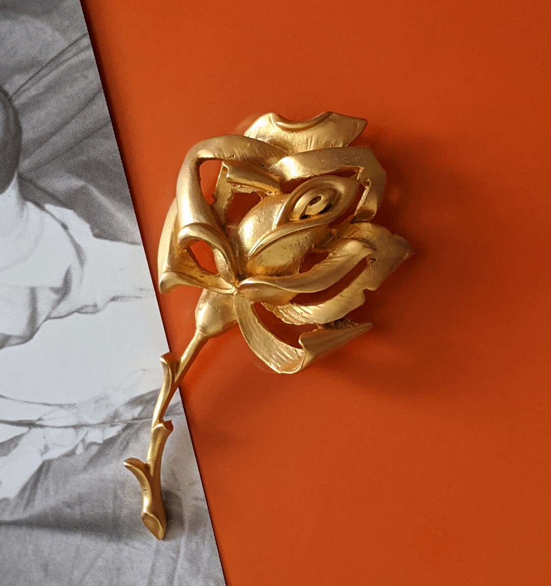 1980年代のヴィンテージ ソーンローズ ブローチ：マットゴールド