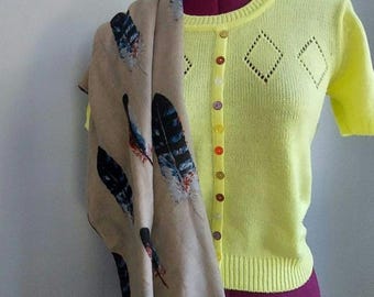 Écharpe vintage en plumes pashmina : accessoire neutre à franges