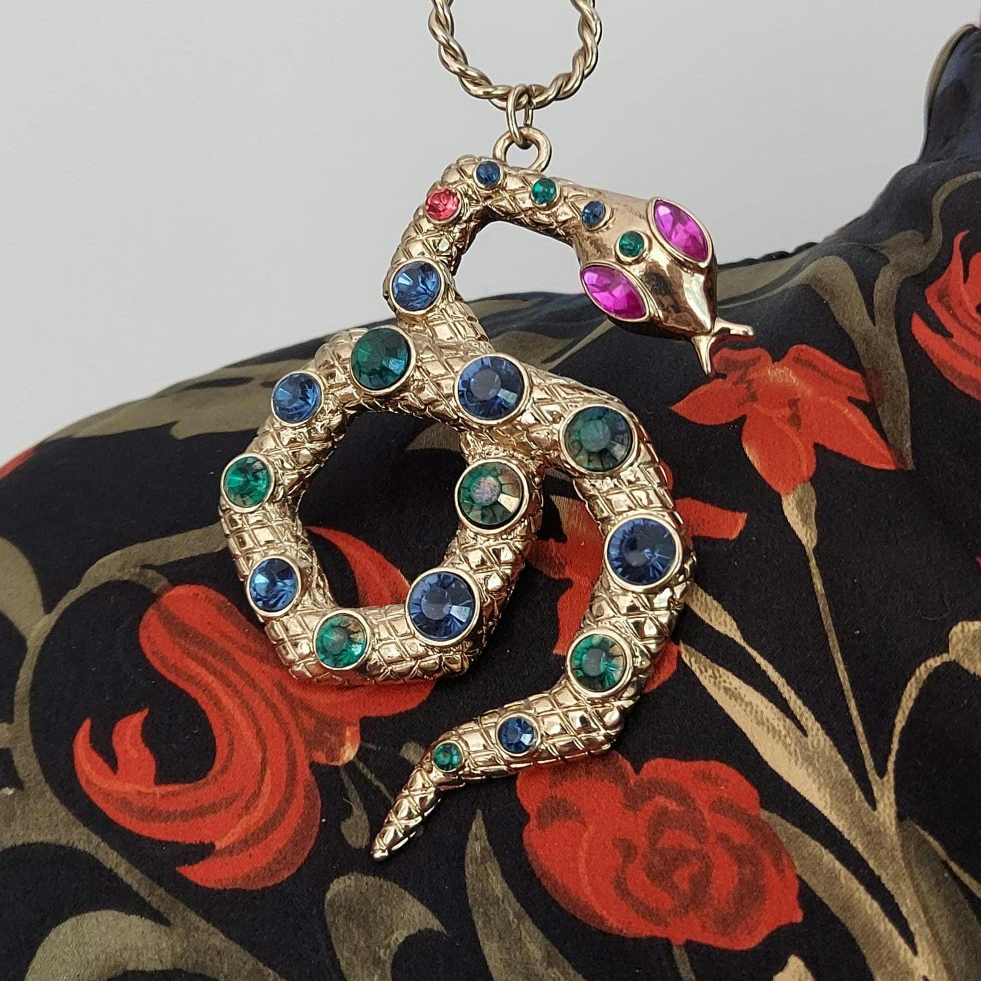 [Betsey Johnson] ストロベリーチャームペンダントネックレス, One Size, 金属 ガラス 樹脂, 宝石なし Betsey Johnson] ストロベリーチャームペンダントネックレス, One Size