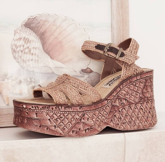 FUNKY CHUNK Wedge Platforms Size 8 | 90s TIKI Bea… - image 1