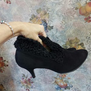 Vintage 80s Black Suede Kitten Heel Booties: Faux Shearling Cuff, Size 8
