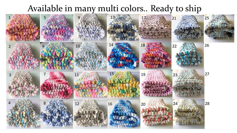Puede incluir: Veinti ocho mantas de ganchillo en varios colores y patrones. Cada manta est&aacute; doblada por la mitad y se muestra en una cuadr&iacute;cula.