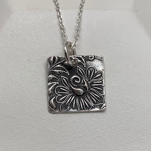 Minimalistische Schmuck kleine Rose Halskette Silber Floral Anhänger Blume Halskette Silber Schmuck Quadrat Halskette Schichtung Halskette Armband Charme