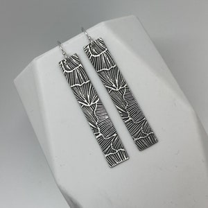 Brincos modernos de folha de ginkgo • Brincos de barra de prata esterlina • Joias de árvore ginkgo retangulares de prata • Joias de jardim • Brincos de folhas florais