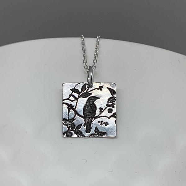 Petit collier oiseau moderne carré, collier floral en argent sterling, collier avec pendentif feuilles, cadeau pour elle, superposition de fleurs fait main, bracelet à breloques